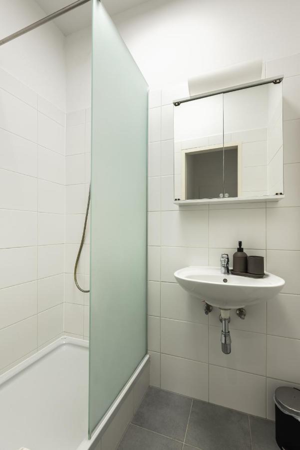 Cozy Apartment Steps Away From Subway Station Wenen Buitenkant foto