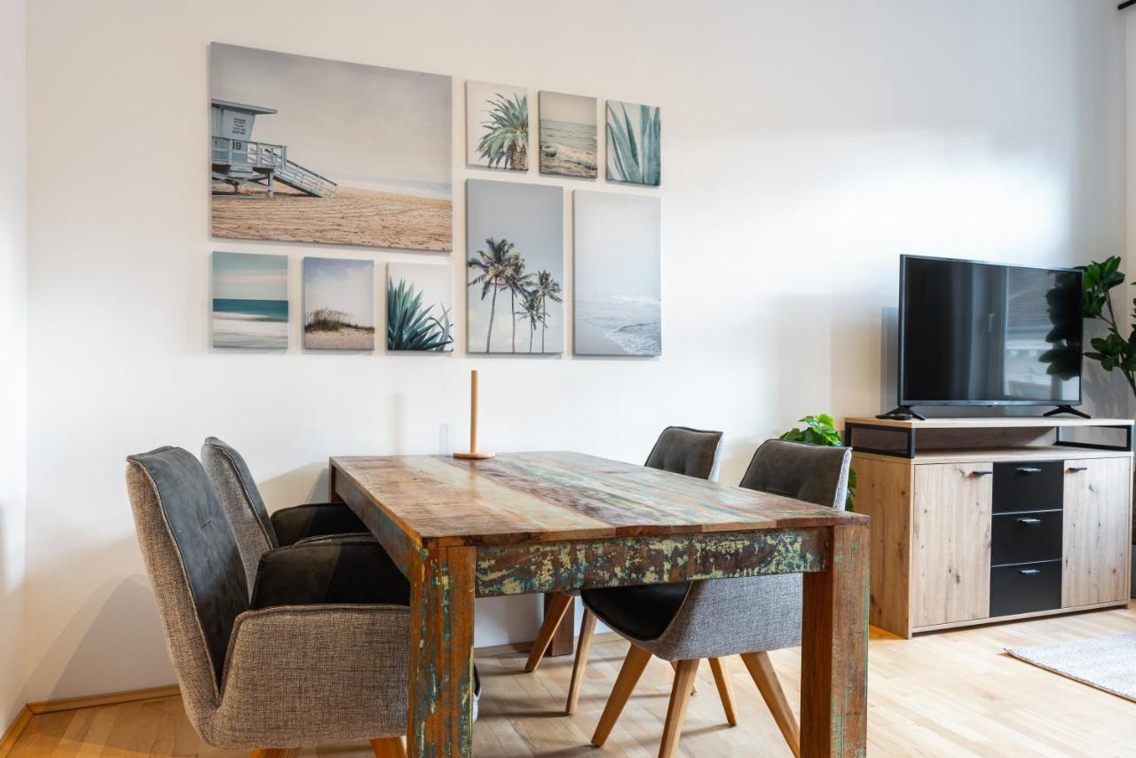 Cozy Apartment Steps Away From Subway Station Wenen Buitenkant foto