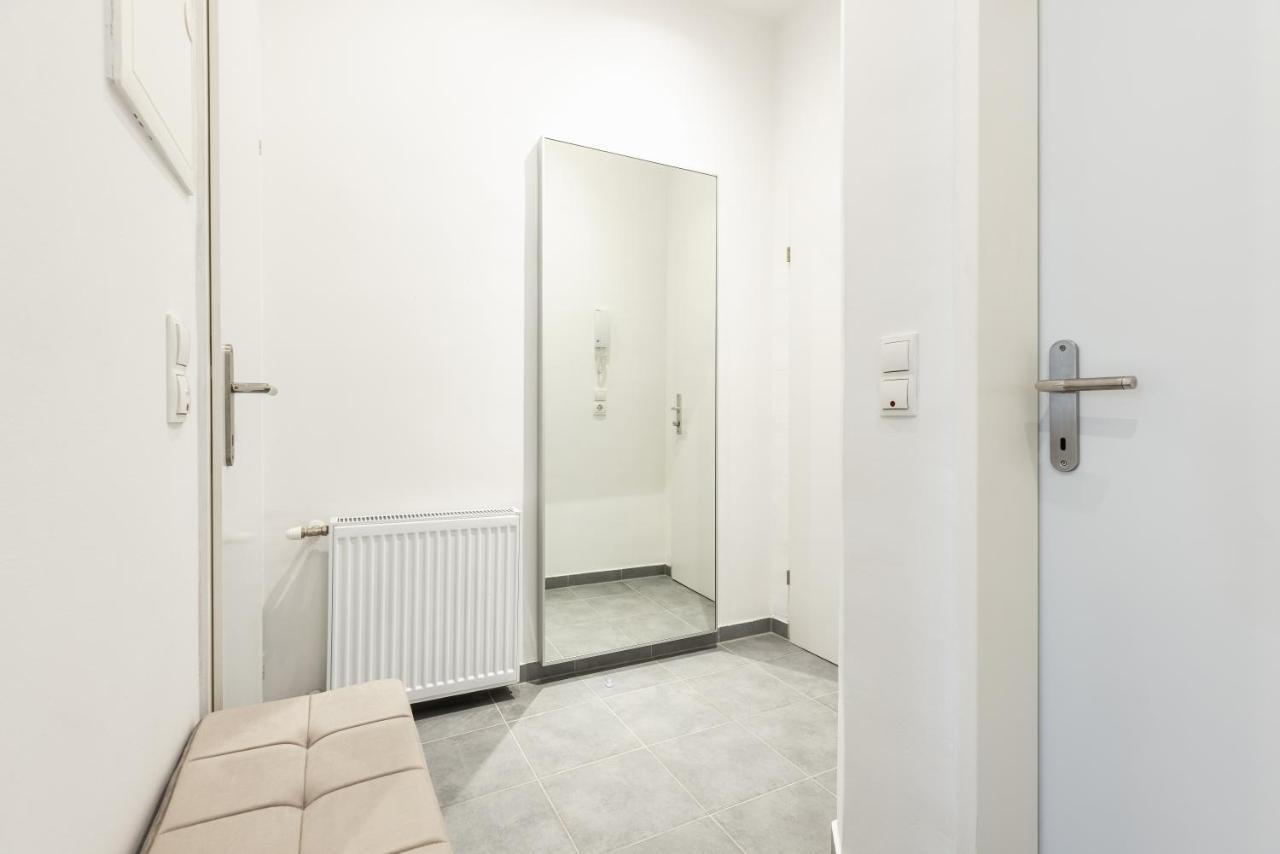 Cozy Apartment Steps Away From Subway Station Wenen Buitenkant foto