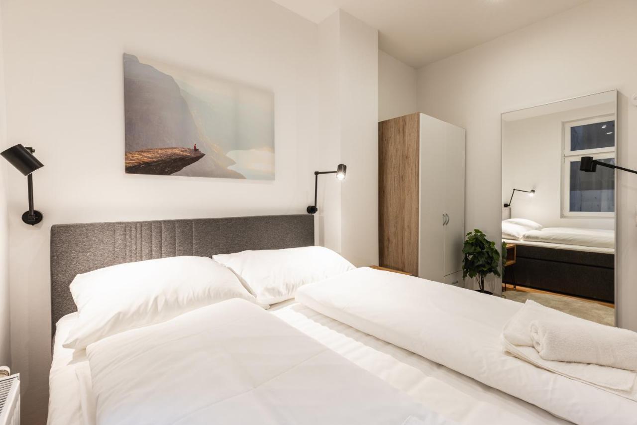 Cozy Apartment Steps Away From Subway Station Wenen Buitenkant foto