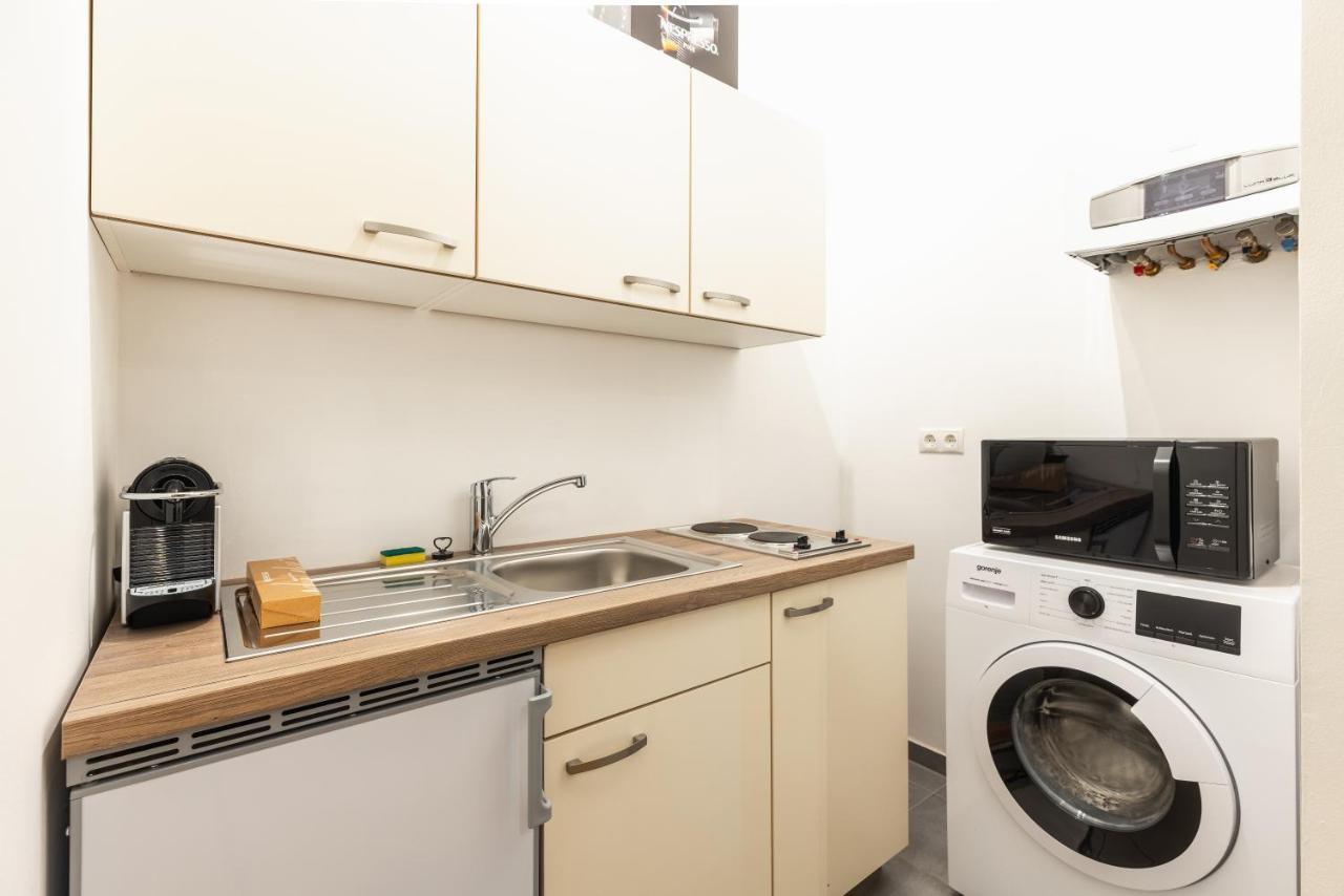 Cozy Apartment Steps Away From Subway Station Wenen Buitenkant foto